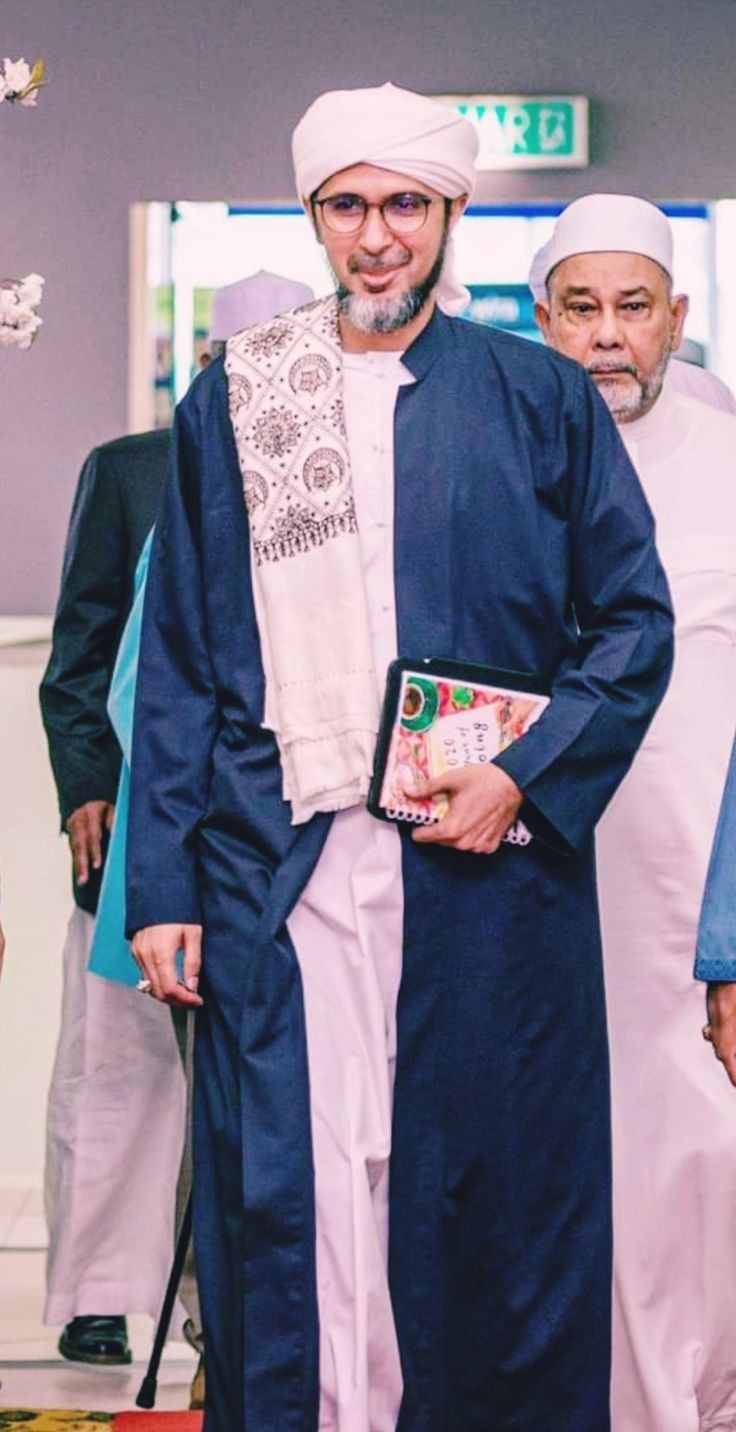 Thareq Kemal Habibie: Profil, Latar Belakang, dan Karya