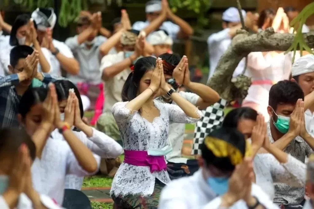 Hindu Menyembah Apa? Penjelasan Lengkap Tentang Kepercayaan, Dewa, dan Konsep Ketuhanan Hindu